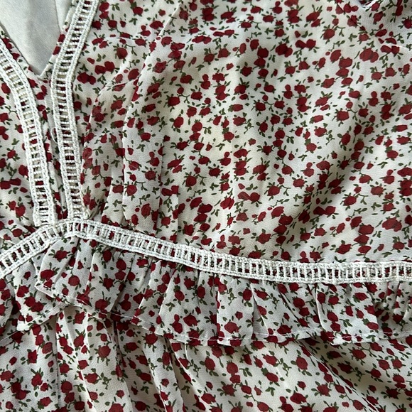 NASTY GAL LONGSLEEVE FLOWY FLORAL BLOUSE - Picture 3 of 13